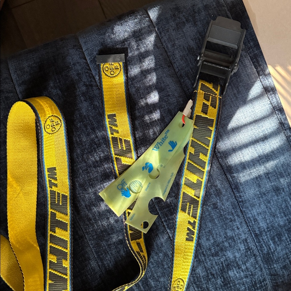 Black Item - Picture 2 of 2